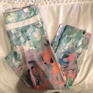 Lululemon printed crop size 4